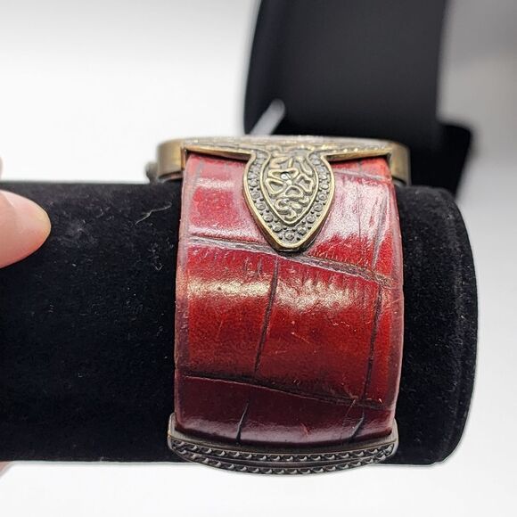 Chico's chunky red cuff watch - Picture 2 of 3